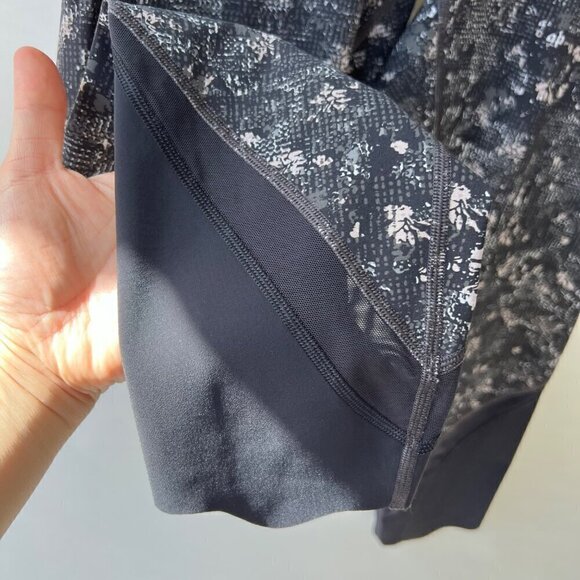 Lululemon Printed Highrise scallop hems crop leggings B100 - Picture 5 of 7